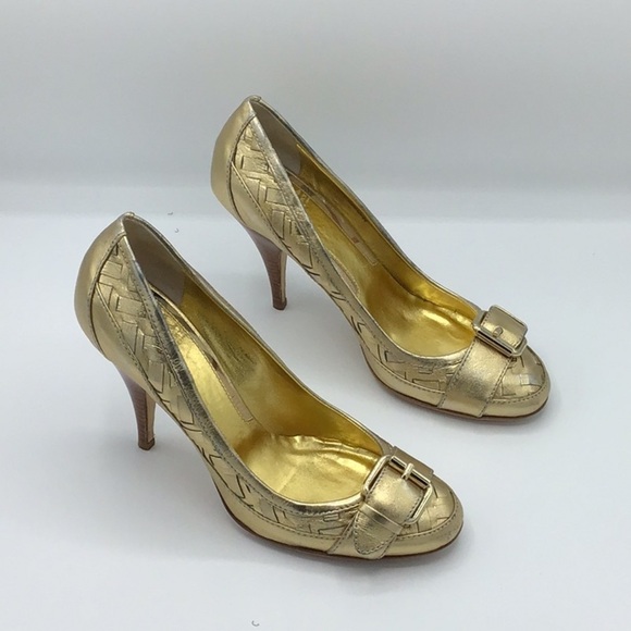 Burberry Metallic Gold Buckle Pumps Size 38.5 - Picture 1 of 13